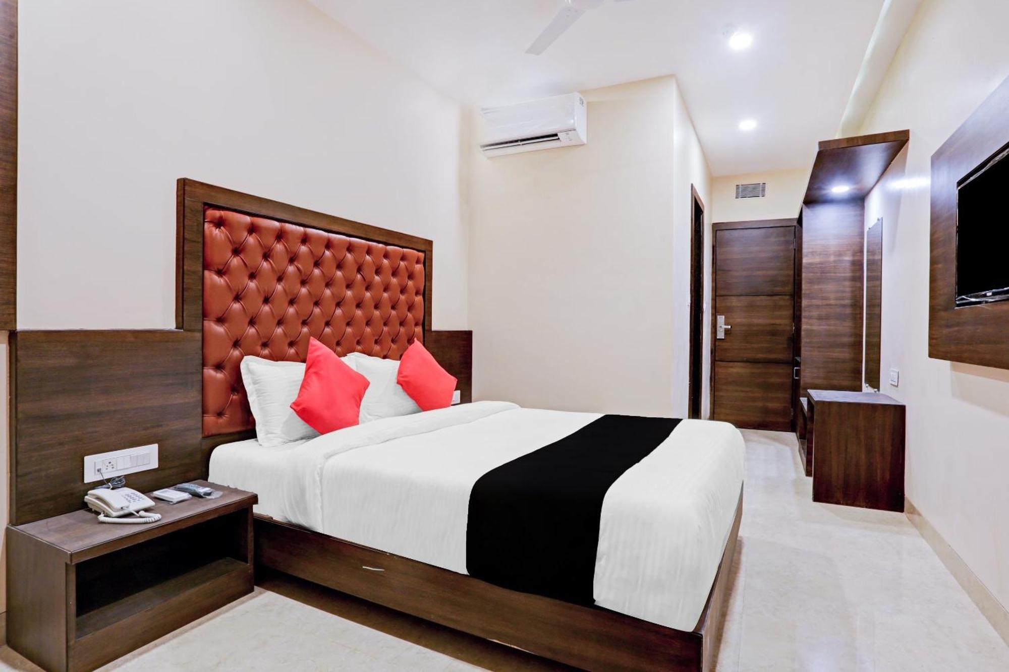 Capital O 80951 Hotel Vertigo Suite Mumbai Exterior foto