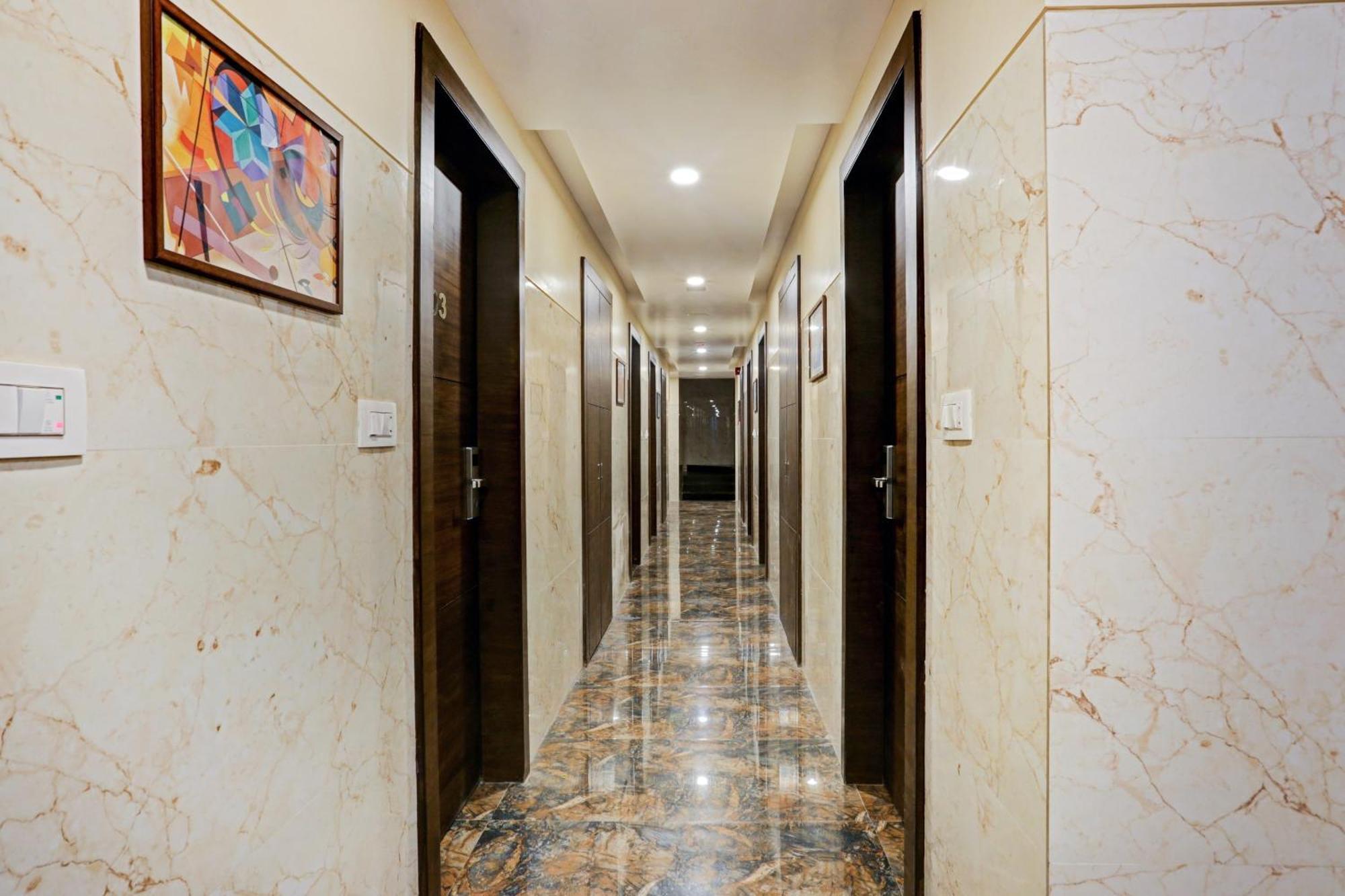 Capital O 80951 Hotel Vertigo Suite Mumbai Exterior foto