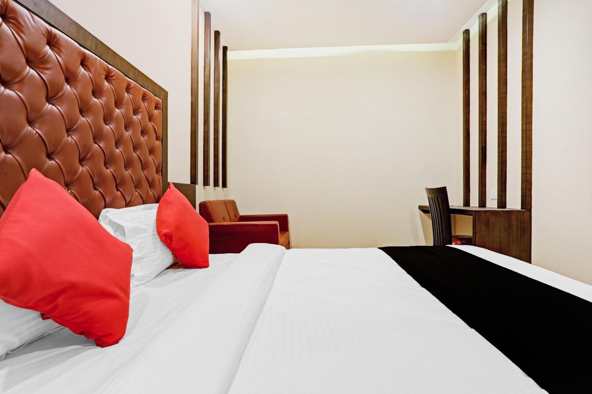 Capital O 80951 Hotel Vertigo Suite Mumbai Exterior foto