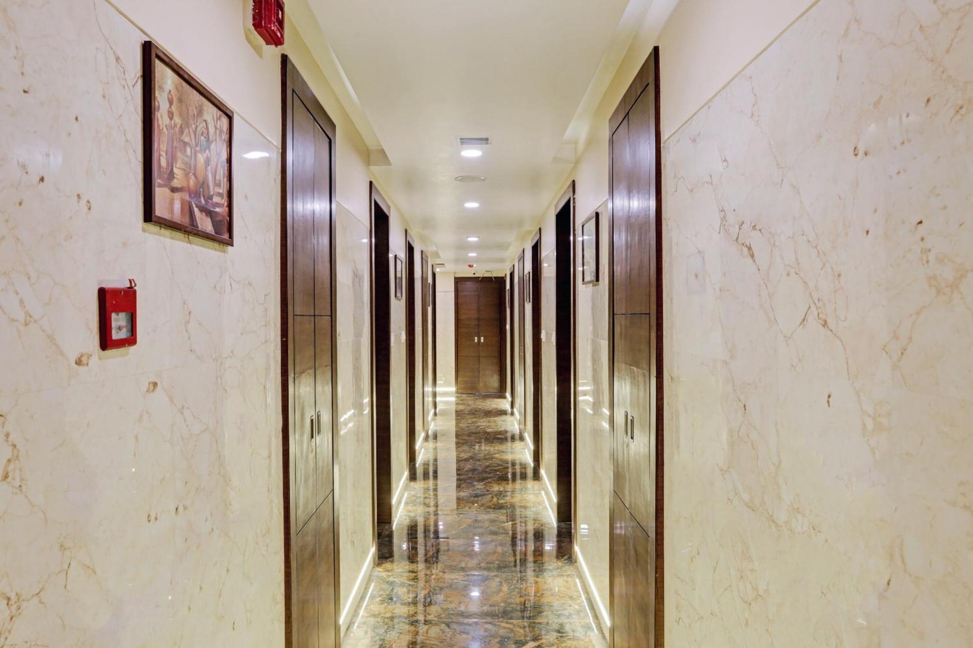 Capital O 80951 Hotel Vertigo Suite Mumbai Exterior foto