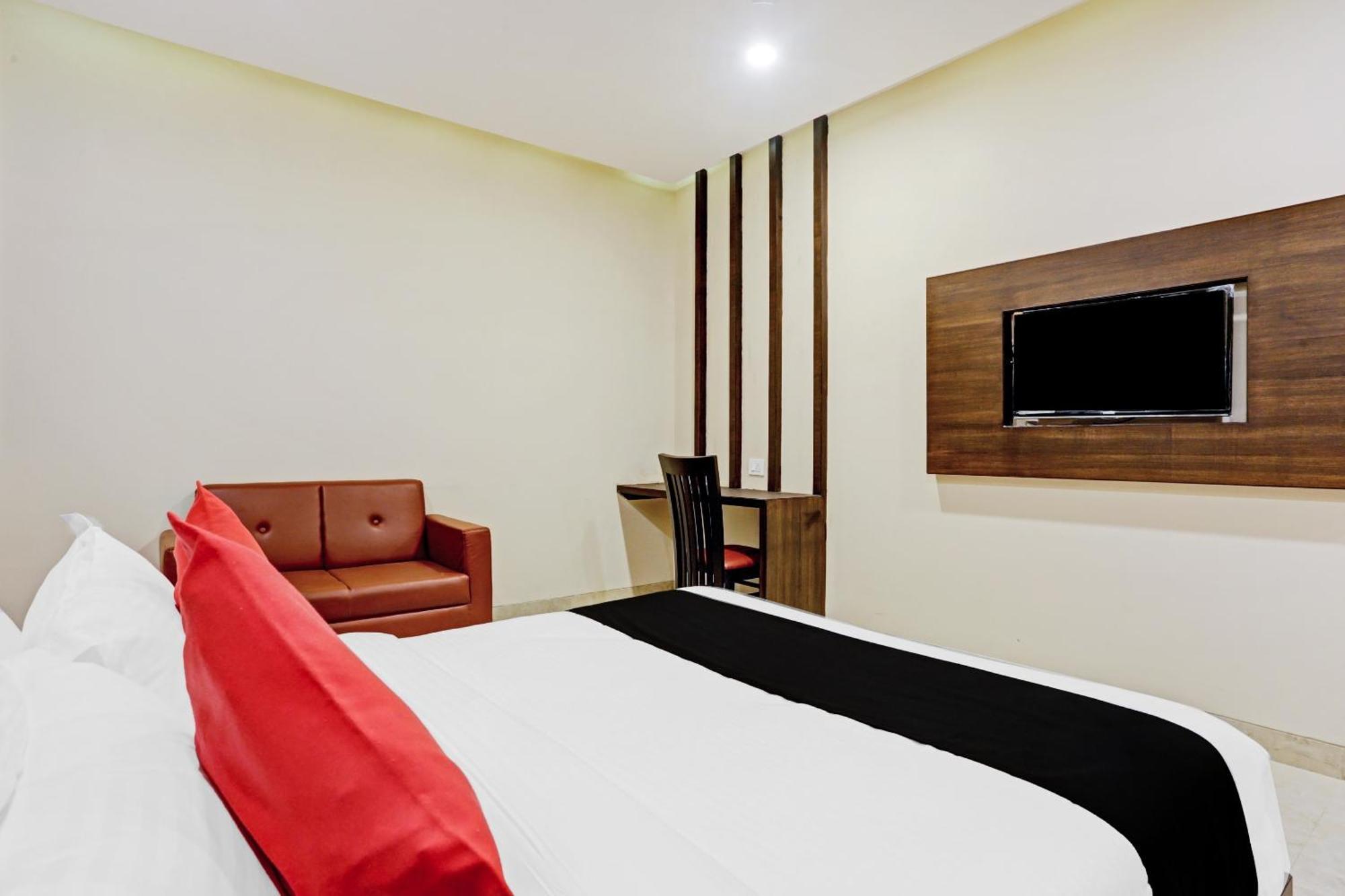 Capital O 80951 Hotel Vertigo Suite Mumbai Exterior foto
