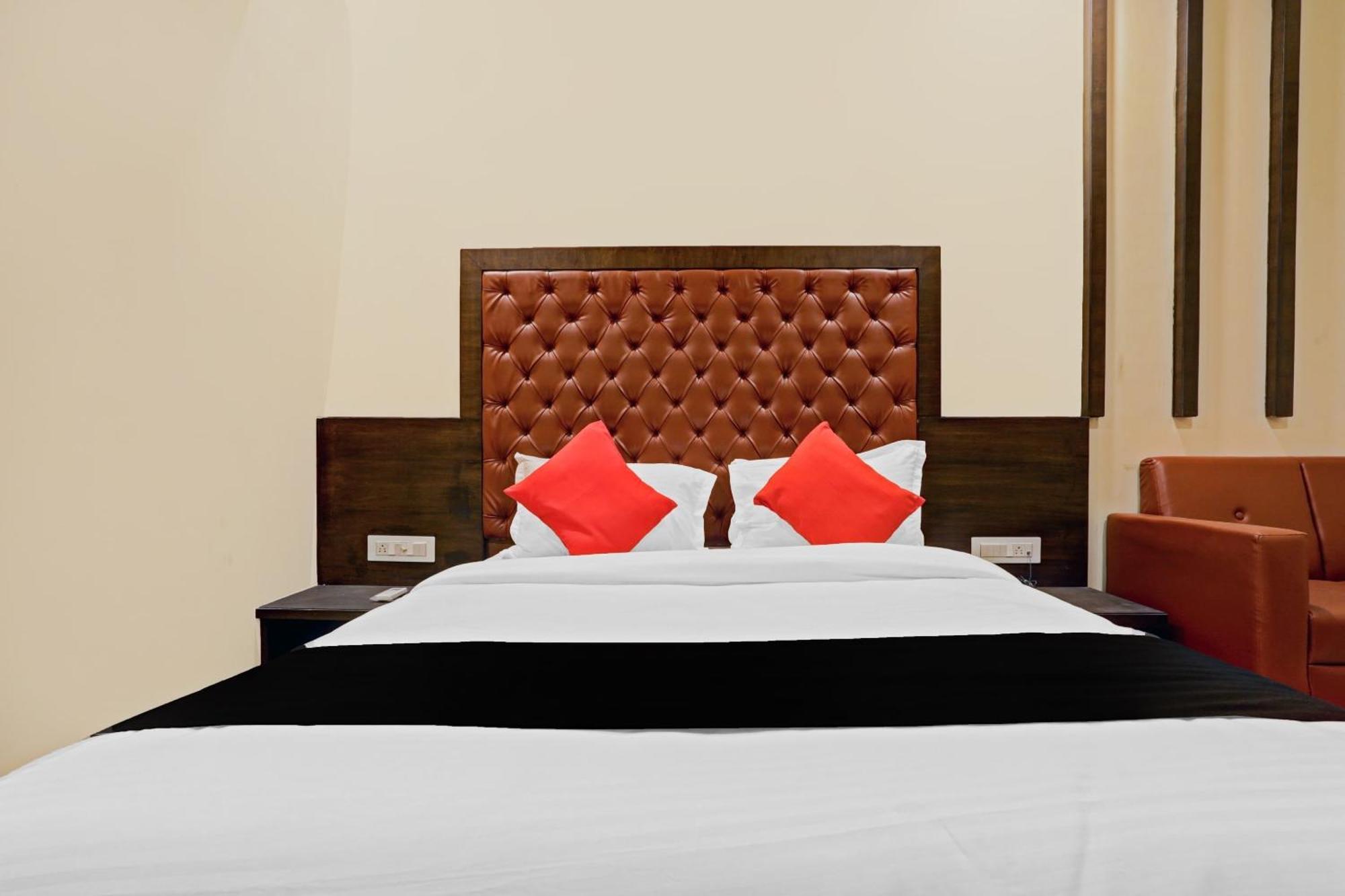 Capital O 80951 Hotel Vertigo Suite Mumbai Exterior foto