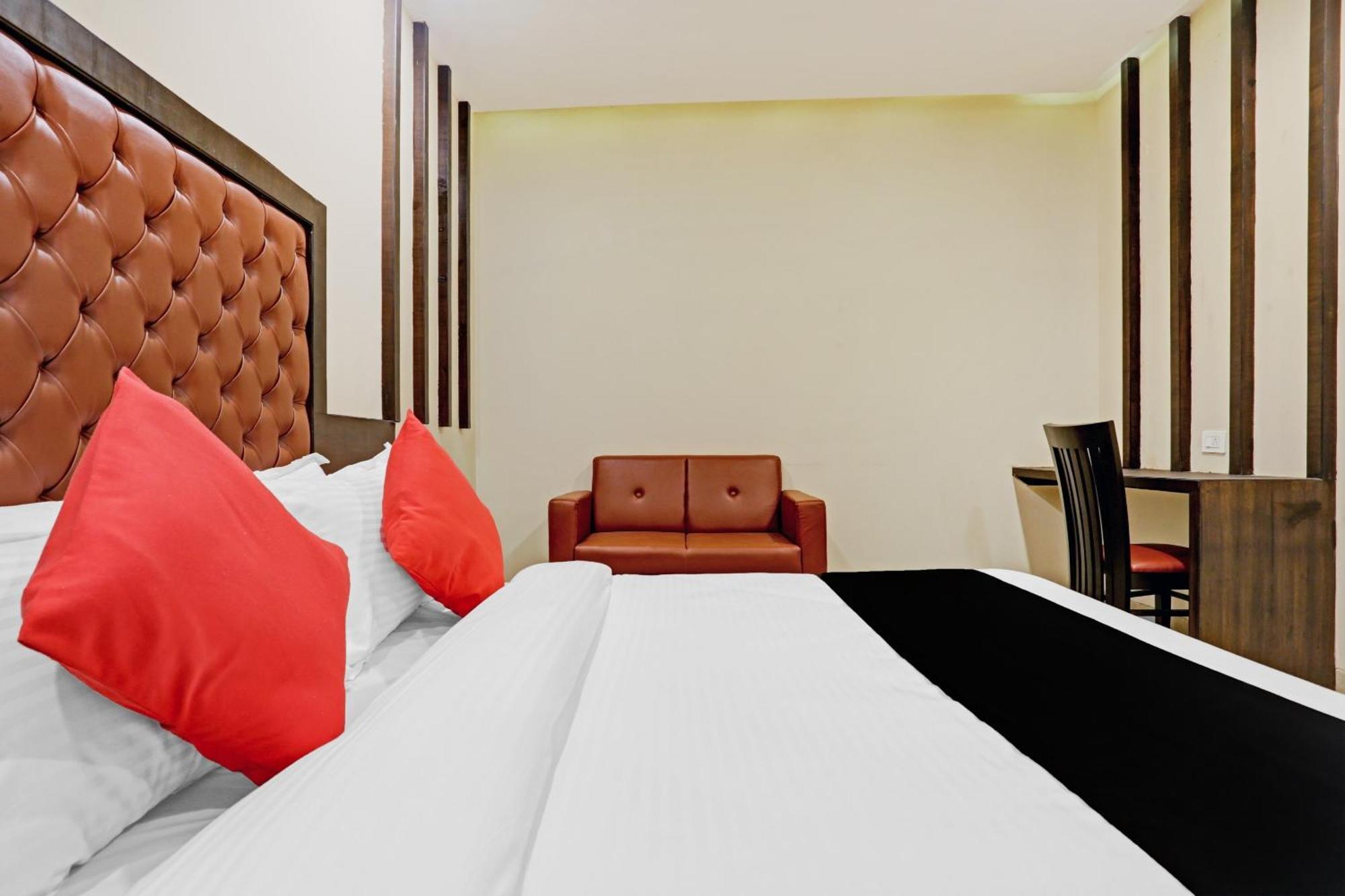 Capital O 80951 Hotel Vertigo Suite Mumbai Exterior foto